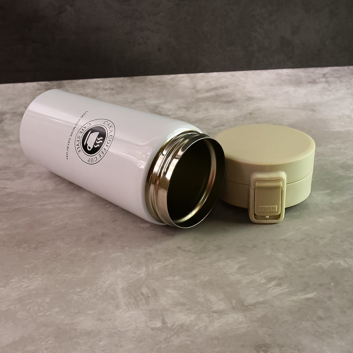 Flip-top lid on the stainless steel coffee flask